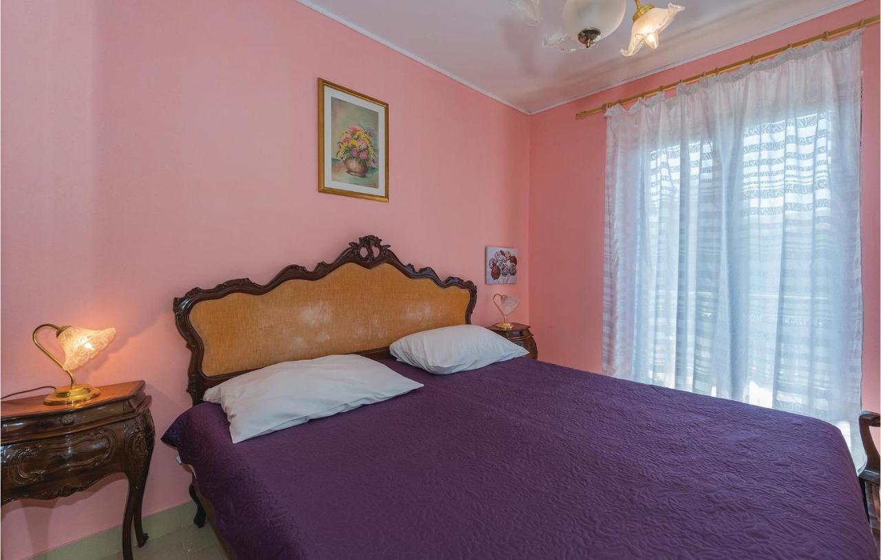 2 Bedroom Amazing Apartment In Rogoznica Рогозниця Екстер'єр фото