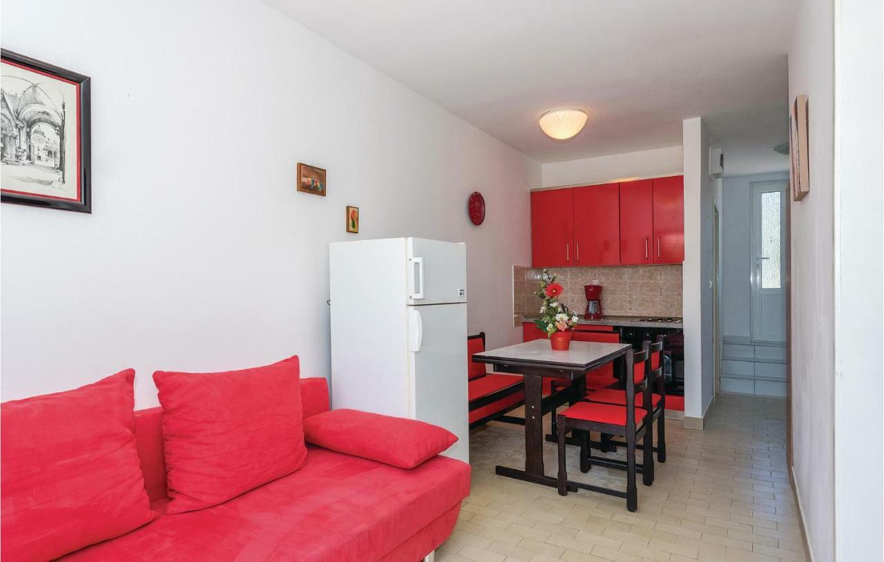 2 Bedroom Amazing Apartment In Rogoznica Рогозниця Екстер'єр фото
